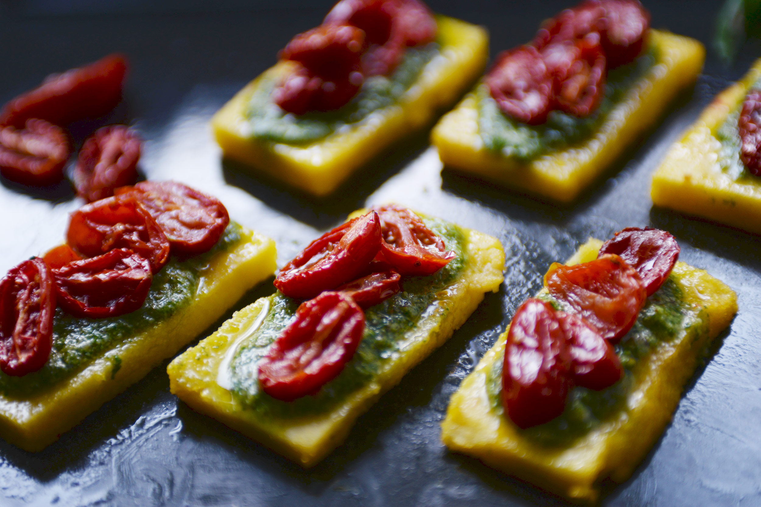 Crostini Di Polenta Pesto Di Rucola E Pomodorini Confit | Good Enough